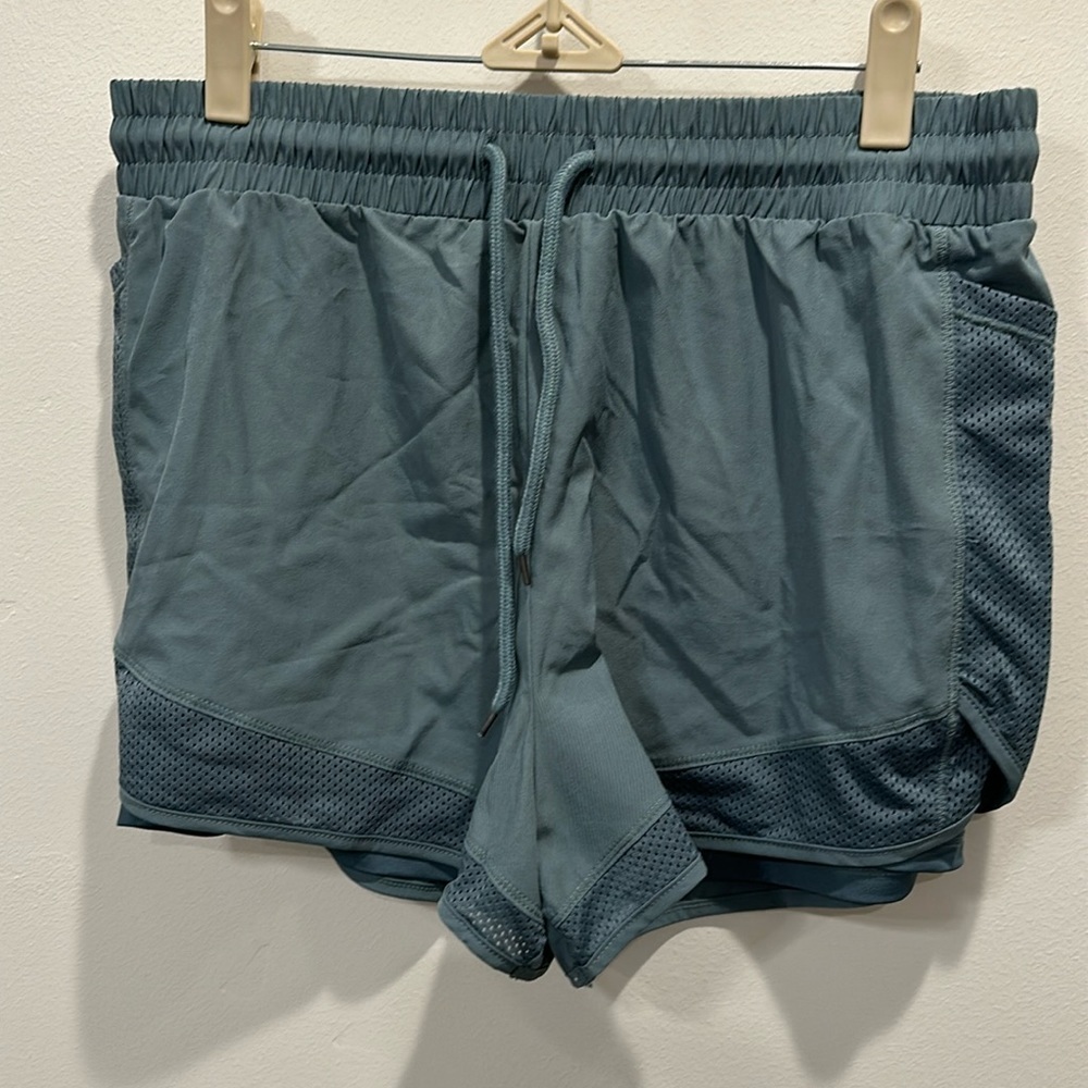 Anna Kaci NWT. Shorts. Size L.